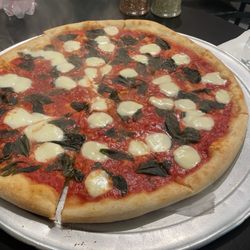 Manny & Vics Pizzeria - Traditional Margherita Pizza