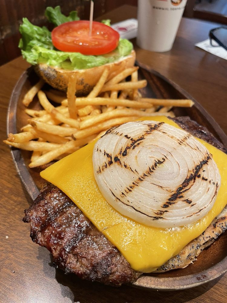 Kua-aina Marunouchi Building