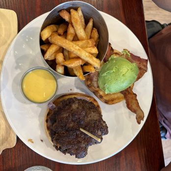 Brick And Spoon - Pigeon Forge - West Bacon Cali Burger - Breakfast & Brunch Near Me - Pigeon Forge, Tennessee