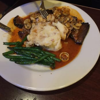Strings Italian Cafe - Braised short ribs with mashed potatoes - Italian Near Me - Jackson, California