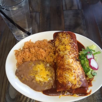 Isabel's Amor - Chili Rojo de Pollo Burrito - Mexican Near Me - Gilbert, Arizona Isabel's Amor - Chili Rojo de Pollo Burrito - Mexican Near Me - Gilbert, Arizona