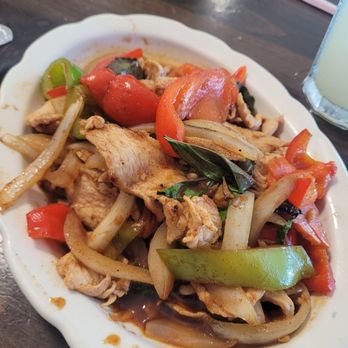 Fortune House Restaurant - Basil chicken - Thai Near Me - Lake Balboa, California Fortune House Restaurant - Basil chicken - Thai Near Me - Lake Balboa, California