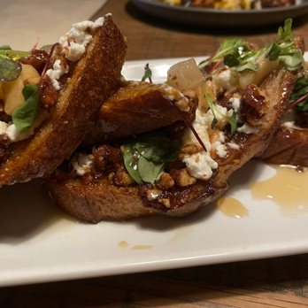 151 Kitchen | Bar - Apple & Pear Toast - Cocktail Bars Near Me - Elmhurst, Illinois
