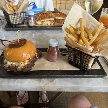 'O' Bar + Kitchen - Wagyu, Smashburger, and fries - Cocktail Bars Near Me - Santa Barbara, California