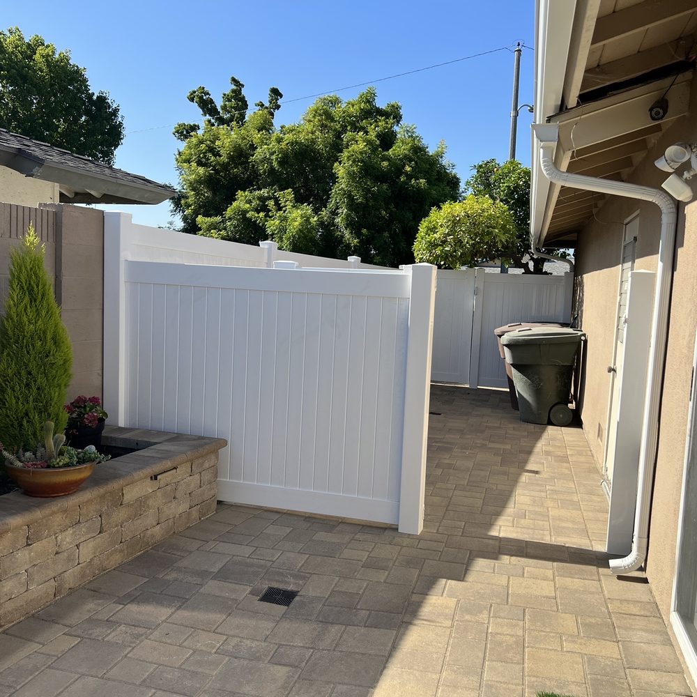 Unique Home Builders - Installed the 6 foot, 5 foot vinyl fence and two gates for privacy and security. - Masonry/Concrete Near Me - Encino, California