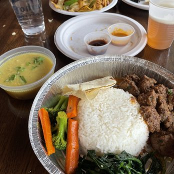 Everest MoMo Shack - Lamb Thali platter and tandoori chowmein. - Indian Near Me - Jackson, Wyoming