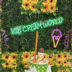Ice Cream World Rolls - Love the place, music, staff and even the owners are amazing people! Place is very clean, organized, and welcoming. 5/5