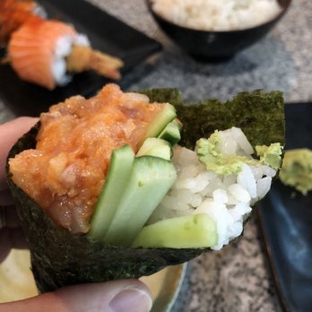 Cha Cha Sushi - Spicy tuna roll that was not very spicy - Sushi Bars Near Me - San Jose, California