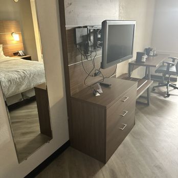 La Quinta Inn by Wyndham Phoenix Thomas Road - Nice tv. - Hotels Near Me - Phoenix, Arizona