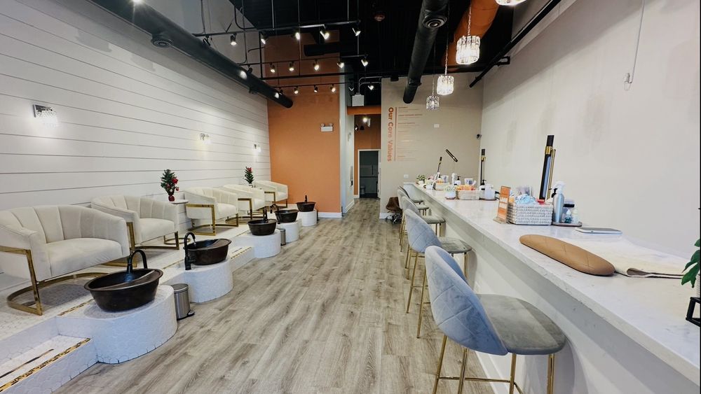 7 AM Nail Care Logo