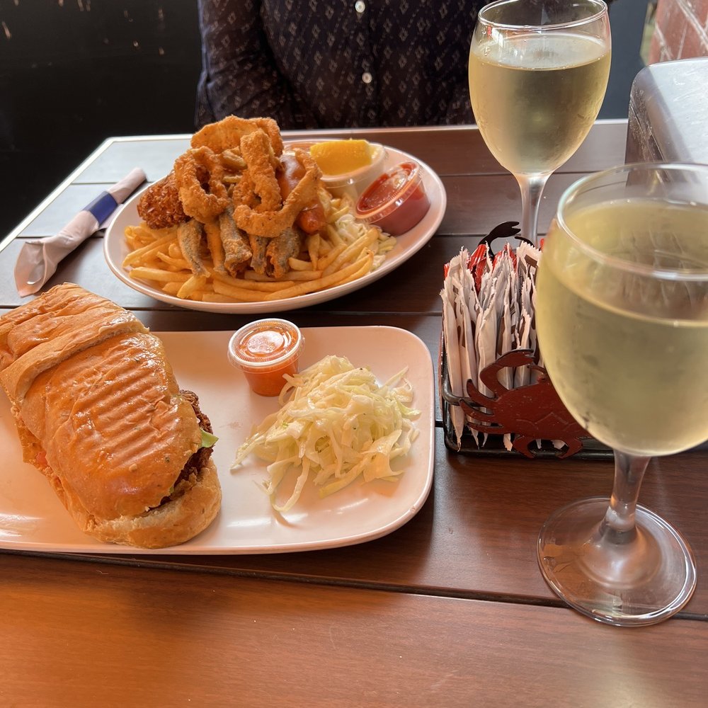 Market Street Catch - Two glasses of resiling crab cake pho-boy and fry fish - Seafood Near Me - Toronto, Ontario