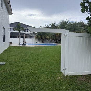 Quintessential Fences - Fences & Gates Near Me - Hollywood, Florida Quintessential Fences - Fences & Gates Near Me - Hollywood, Florida