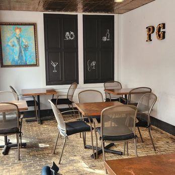Portrait Gallery Restaurant - tables and chairs in a restaurant - Cocktail Bars Near Me - Matthews, North Carolina