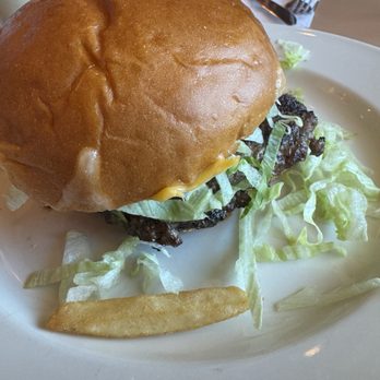 Red Line Diner - Classic Cheeseburger - Diners Near Me - Fishkill, New York