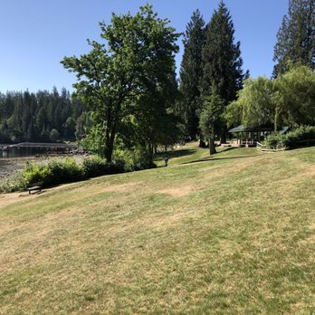 Panorama Park - Sloped area with trees~ - Parks Near Me - North Vancouver, British Columbia