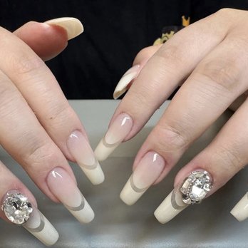 Lazy Daze Day - Nail extension with design - Nail Technicians Near Me - New York, New York