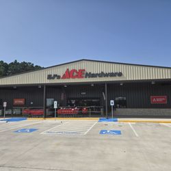 EJ's Ace Hardware - Outside