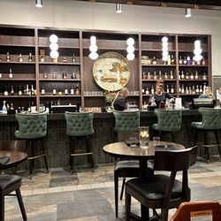 The Fox Hole - Restaurant Bar/Lounge