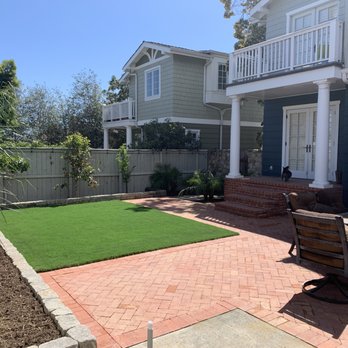 Del Monte Landscaping - a patio with artificial grass - Landscaping Near Me Del Monte Landscaping - a patio with artificial grass - Landscaping Near Me