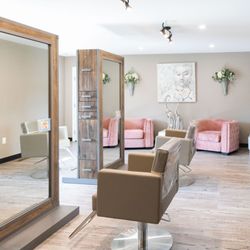 Liv Salon - Guest work area