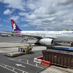 Daniel K Inouye International Airport - Terminal 2 - Gorgeous day to fly