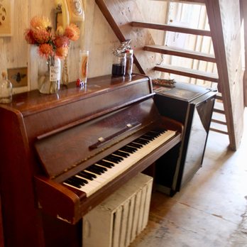 Apiary - Piano and pizza phone - Breweries Near Me - Carpinteria, California