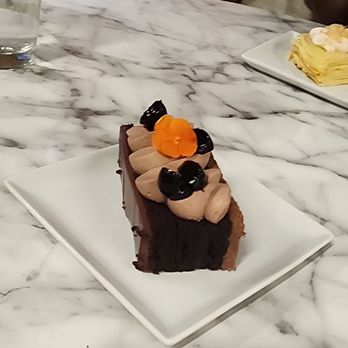 Artizen - Yule log - Cafes Near Me - Honolulu, Hawaii