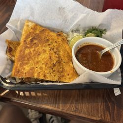 La Casita - Quesadilla de Birria