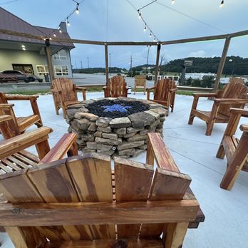 Quality Inn Kodak Sevierville - Fire pit - Hotels Near Me - Kodak, Tennessee