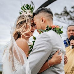 Wedding ceremony at Hawaii Polo Club - Photography by HNL Studios www.hnlstudios.com