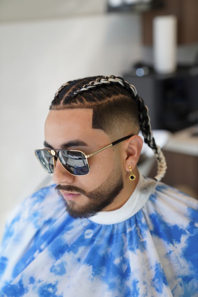 Vic The Barber Logo