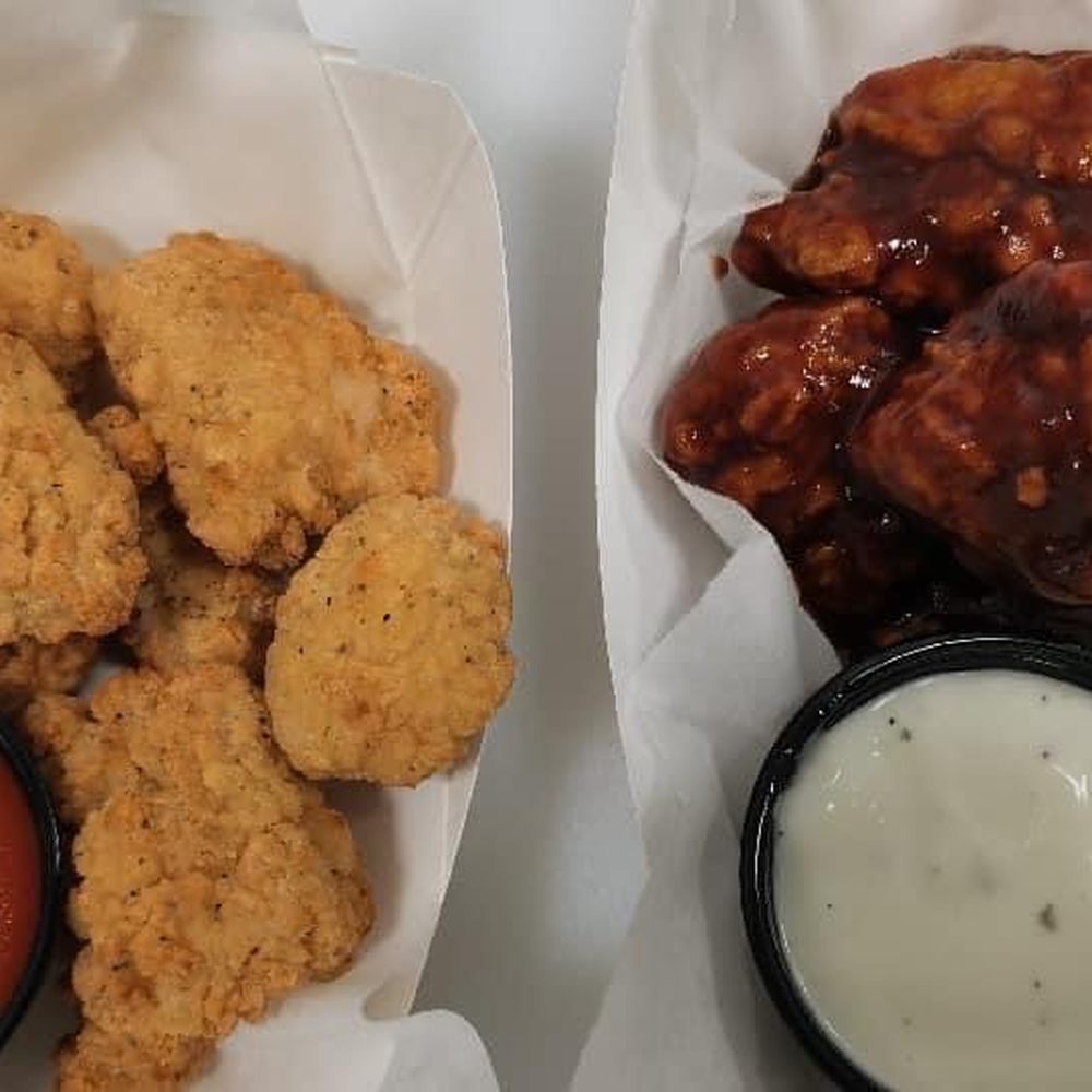 Lina's Lounge - Sports Bars Near Me - Dubuque, Iowa