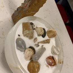 Bar area adorned with shells and stones... bringing earthly life and peace to your eyes... as you enjoy your self here...