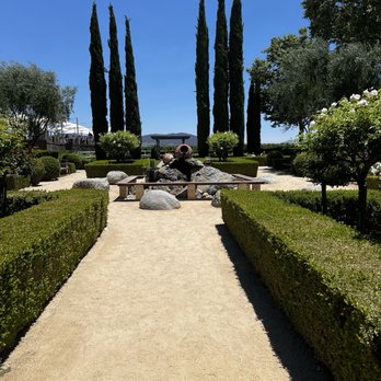 The Restaurant at Ponte - Courtyard area - New American Near Me - Temecula, California