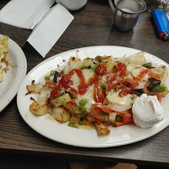 Mill Pond Diner - Nacho homfries - Diners Near Me - Wareham, Massachusetts