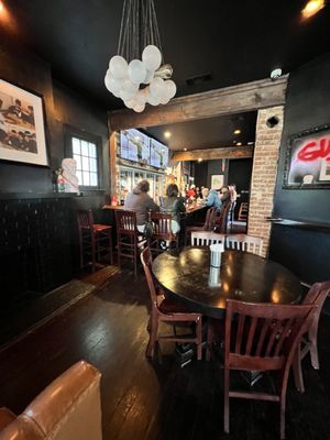 GUSTOS burger bar + more by null