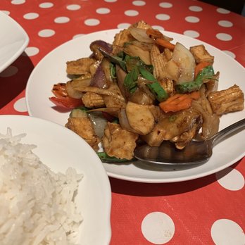 AROI Thai - Stir fry w tofu - Thai Near Me - La Jolla, California AROI Thai - Stir fry w tofu - Thai Near Me - La Jolla, California