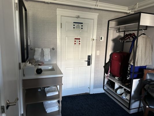 Newport Beach Hotel & Suites by null