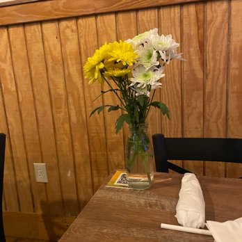 Payaathai Cuisine - Fresh flower center piece - Thai Near Me - Riverview, Florida
