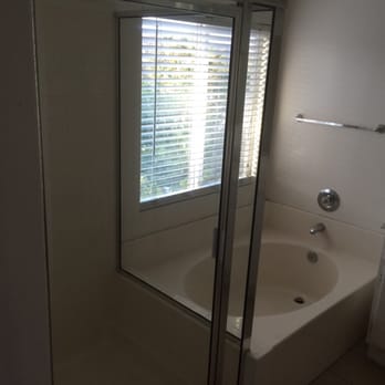 Sinclair Window Cleaning - Cleaned shower glasses - Window Washing Near Me - Rancho Cucamonga, California Sinclair Window Cleaning - Cleaned shower glasses - Window Washing Near Me - Rancho Cucamonga, California