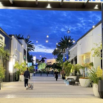 Manhattan Village - Shopping Centers Near Me - Manhattan Beach, California Manhattan Village - Shopping Centers Near Me - Manhattan Beach, California
