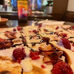 Le Feu - Eine süße Variante mit; Bacon, Himbeeren, Schoko- und Vanillesoße