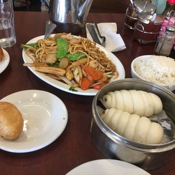 Kon Chau Restaurant - And now let's add chicken lo mein to all this! - Dim Sum Near Me - Miami, Florida
