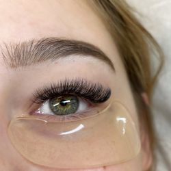 LMK Beauty Bar - Volume full set with added cool down eye mask