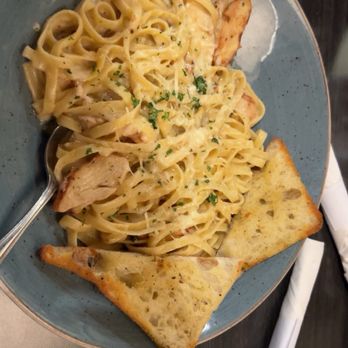 Turtle Jack's - Fettucine Alfredo - American Near Me - Niagara Falls, Ontario