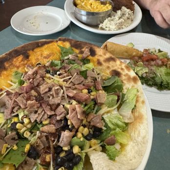 Robbie's - Chuck Norris fried chicken and brisket salad were fantastic! Nice atmosphere  Outstanding service! Drove from Flagstaff to eat lunch here - American Near Me - Rimrock, Arizona