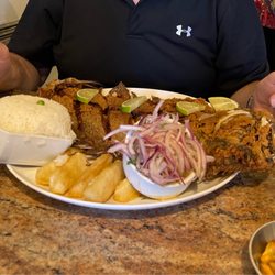 Rincon Peruano - Pescado a lo Macho (it's HUGE!)
