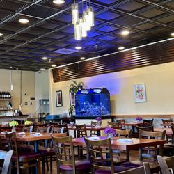 Twisted Noodles - Dining room