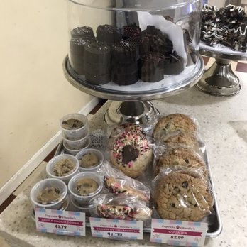 Cupcake Charlie's - Bakeries Near Me - Newport, Rhode Island