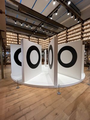 GINZA TSUTAYA BOOKS by null